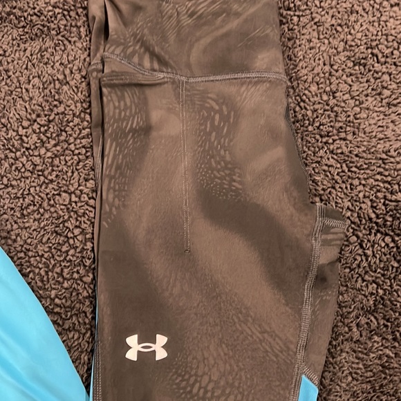 Under Armour Run Bundle Set of 4 Pieces Size Small Jacket, Capri, Tank, Bra, - Picture 15 of 16